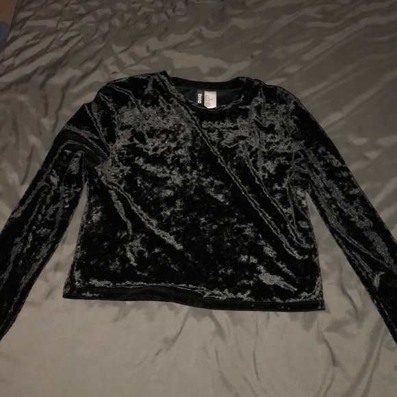 H&M Tops - H&M tight cropped black velvet long sleeve top